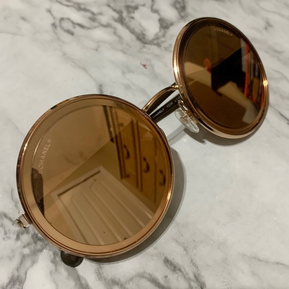 CHANEL 2017 Pink Gold Mirrored Sunglasses - Picture 7 of 13